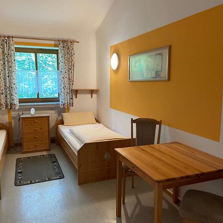 Krug'S Family Hostel Und Restaurant ヴァイルハイム・イン・オーバーバイエルン エクステリア 写真