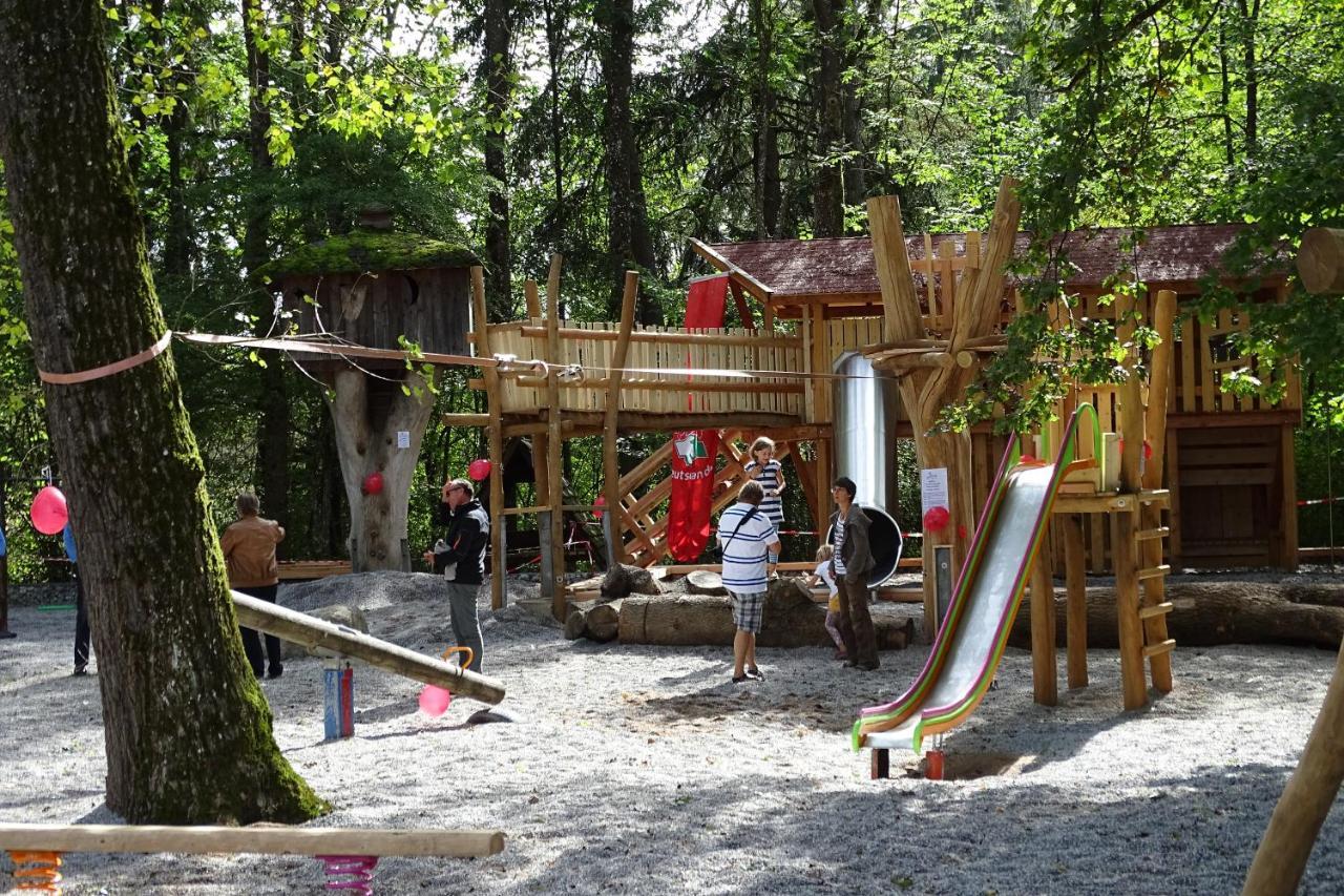 Krug'S Family Hostel Und Restaurant ヴァイルハイム・イン・オーバーバイエルン エクステリア 写真