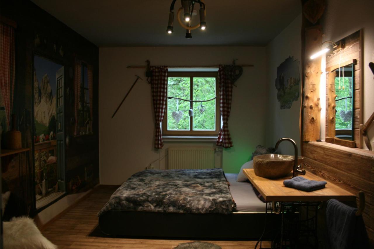Krug'S Family Hostel Und Restaurant ヴァイルハイム・イン・オーバーバイエルン エクステリア 写真