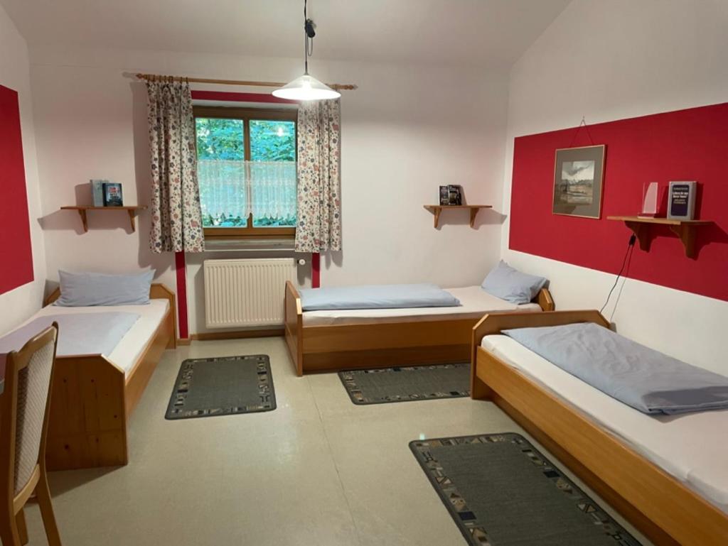 Krug'S Family Hostel Und Restaurant ヴァイルハイム・イン・オーバーバイエルン エクステリア 写真