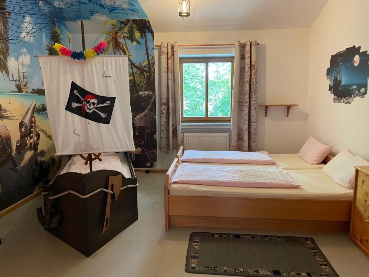Krug'S Family Hostel Und Restaurant ヴァイルハイム・イン・オーバーバイエルン エクステリア 写真