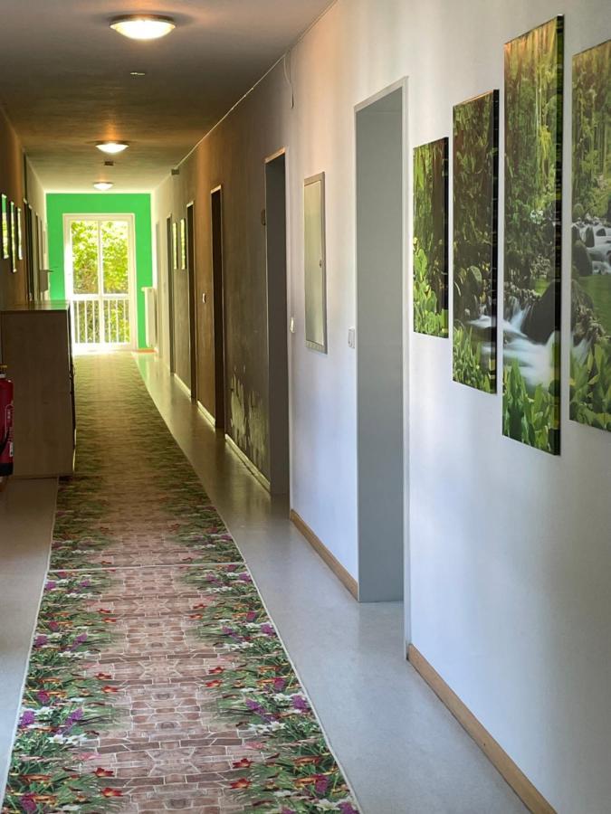 Krug'S Family Hostel Und Restaurant ヴァイルハイム・イン・オーバーバイエルン エクステリア 写真