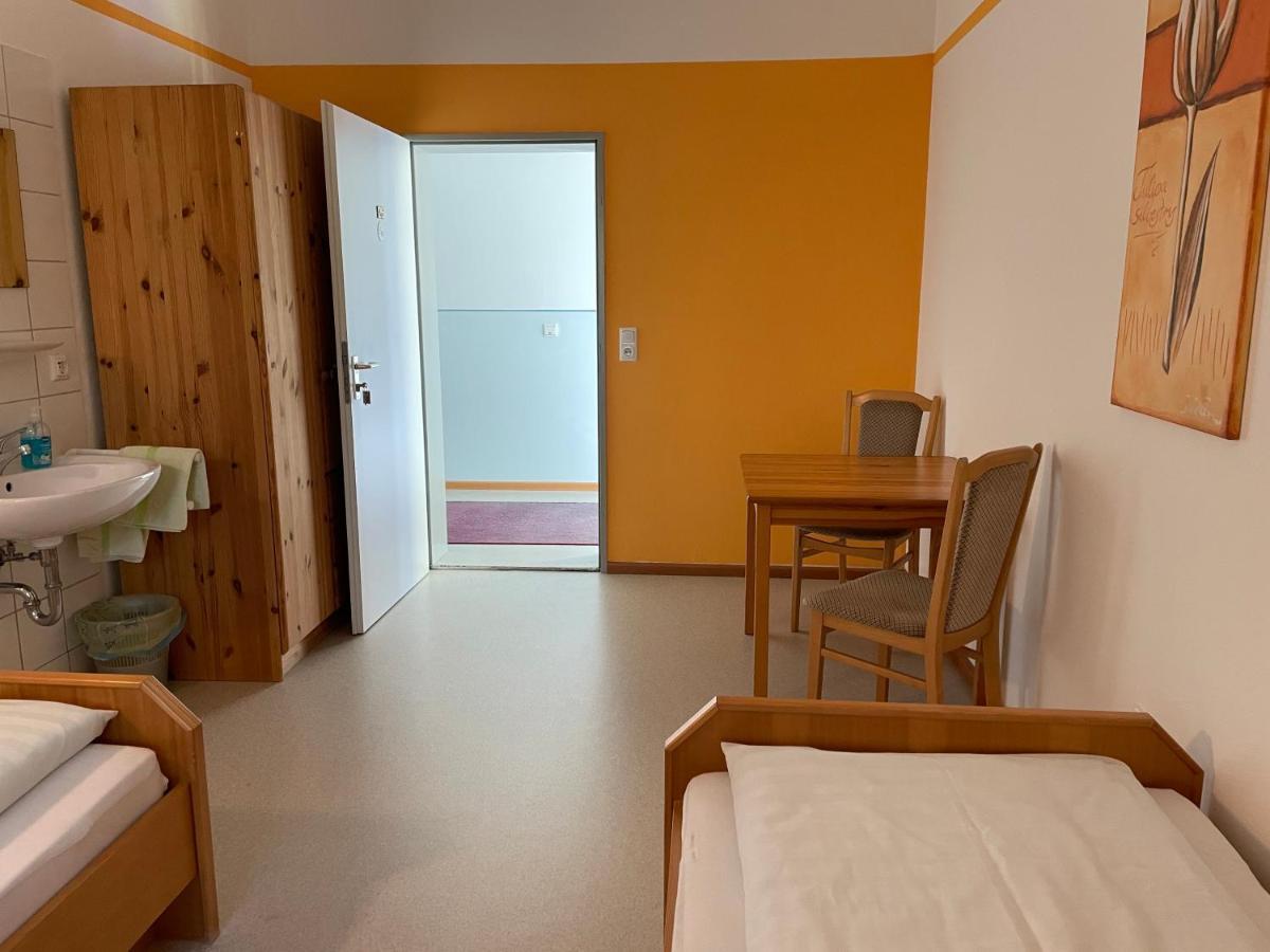 Krug'S Family Hostel Und Restaurant ヴァイルハイム・イン・オーバーバイエルン エクステリア 写真