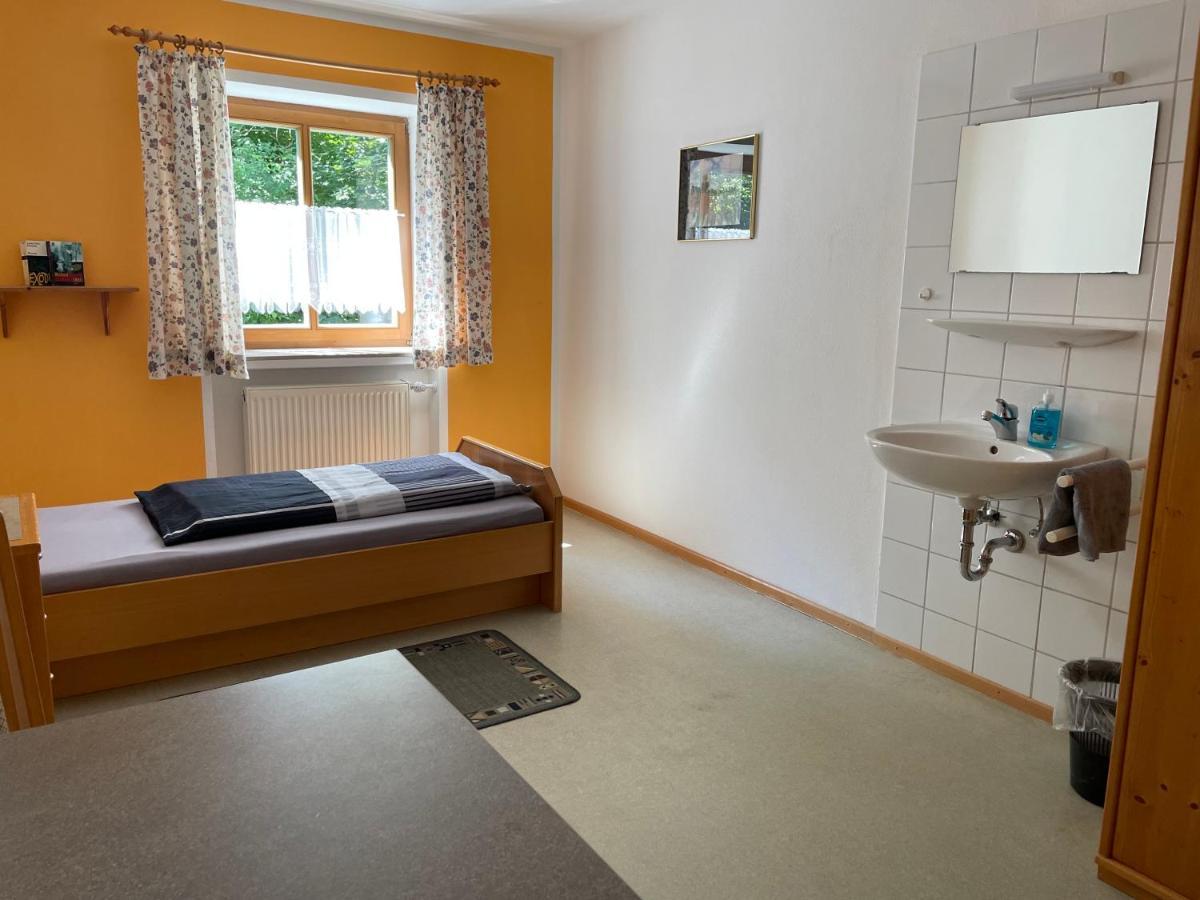 Krug'S Family Hostel Und Restaurant ヴァイルハイム・イン・オーバーバイエルン エクステリア 写真