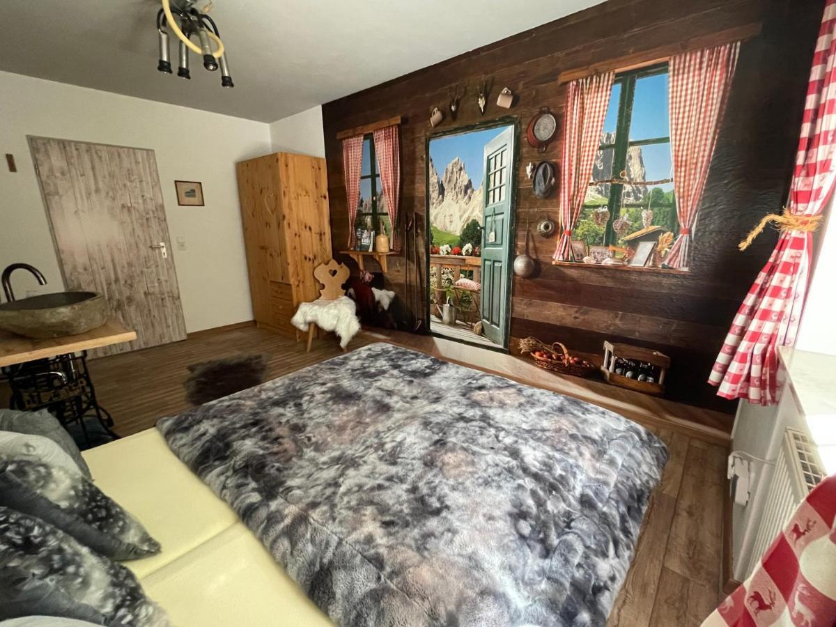 Krug'S Family Hostel Und Restaurant ヴァイルハイム・イン・オーバーバイエルン エクステリア 写真